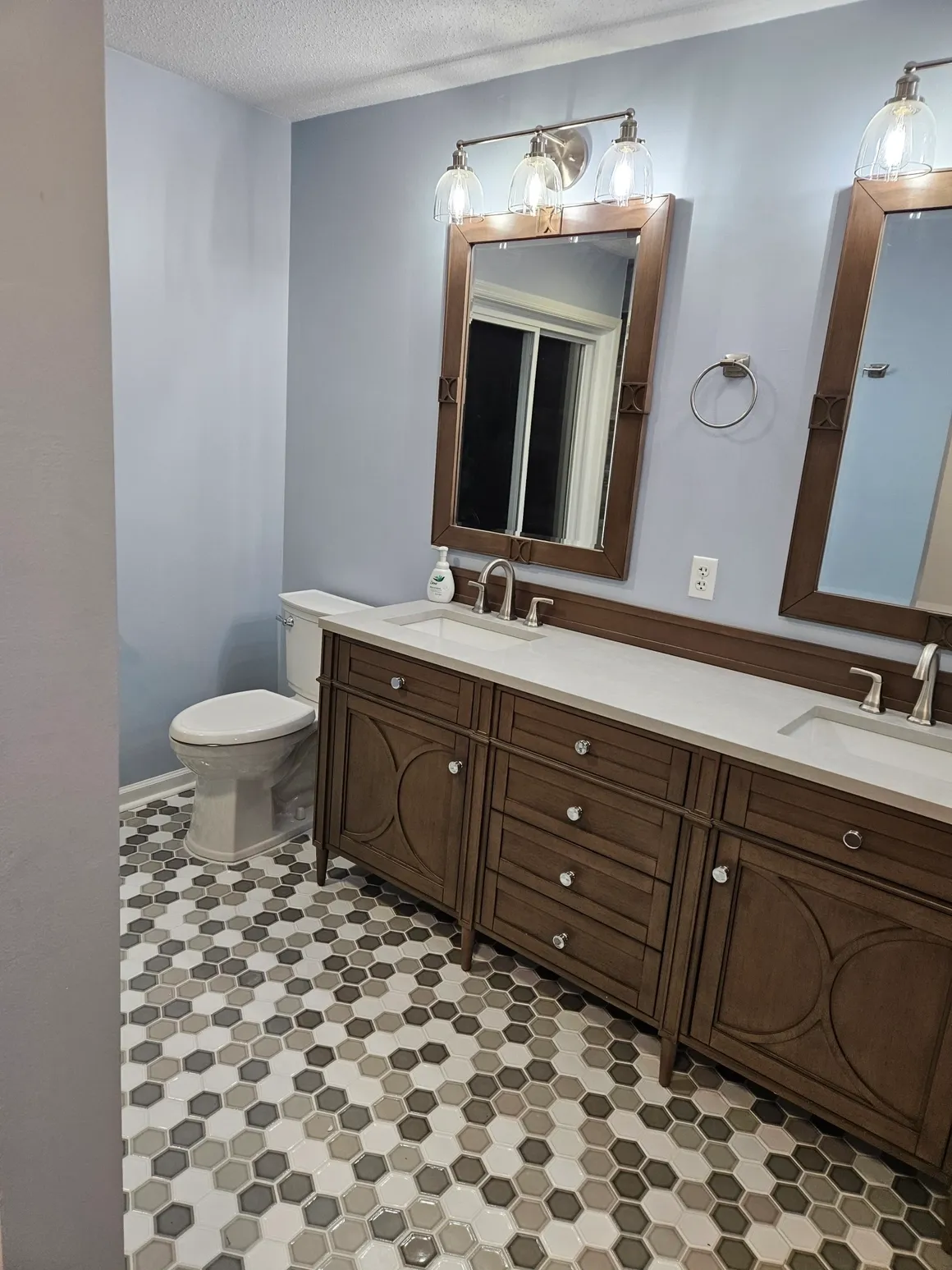Walk-in closet, entrance from bathroom